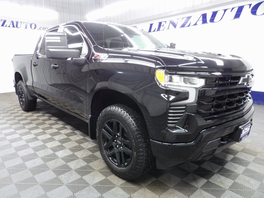 2024 Chevrolet Silverado 1500 RST photo 3