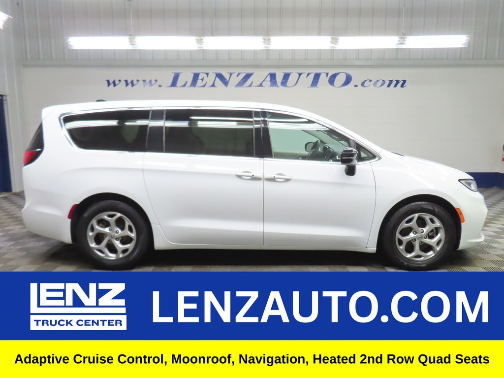 2024 Chrysler Pacifica Limited's photo