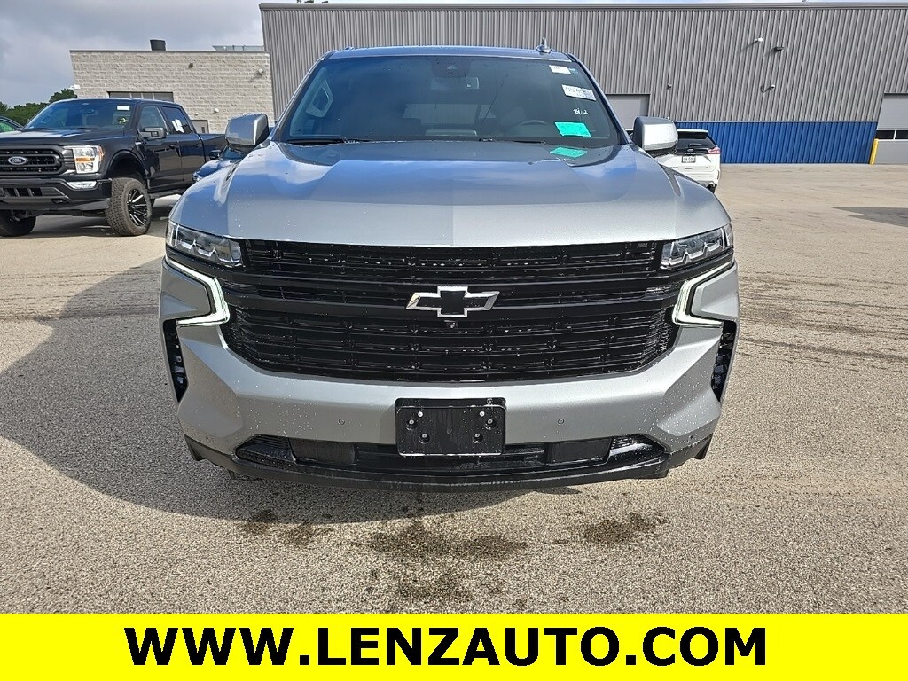 2024 Chevrolet Suburban RST photo 2
