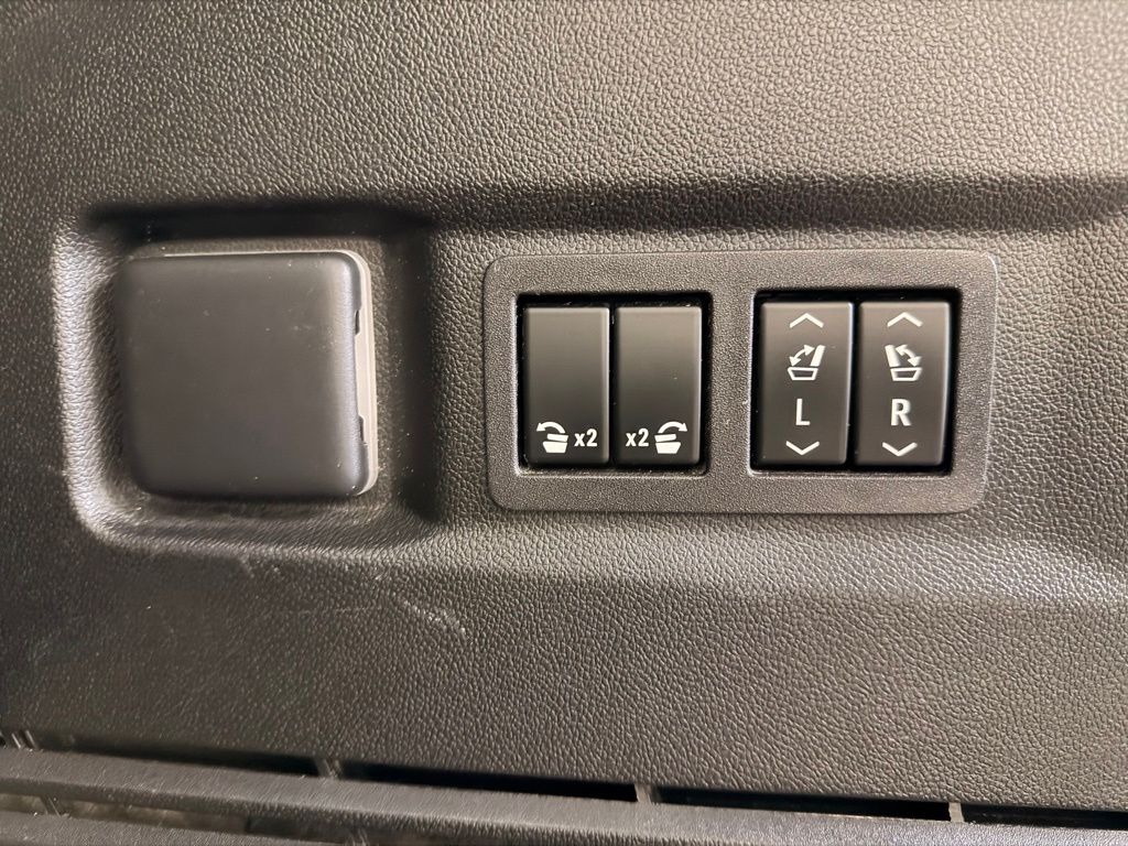 2023 GMC Yukon SLT - Photo 8
