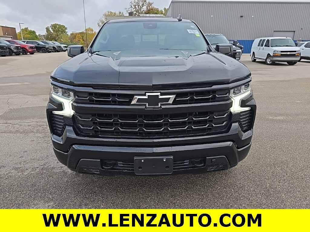 2024 Chevrolet Silverado 1500 RST photo 2