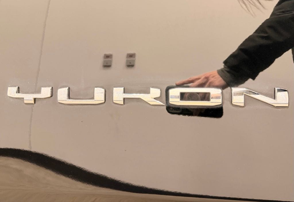 2023 GMC Yukon SLT - Photo 18