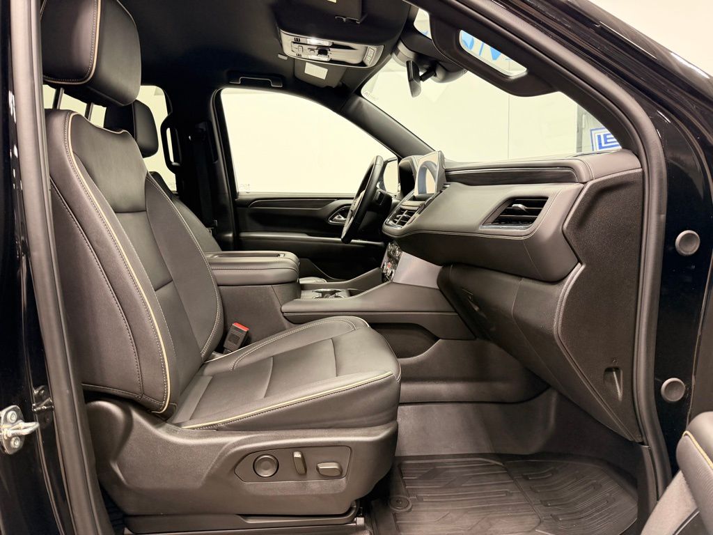 2023 GMC Yukon SLT - Photo 16