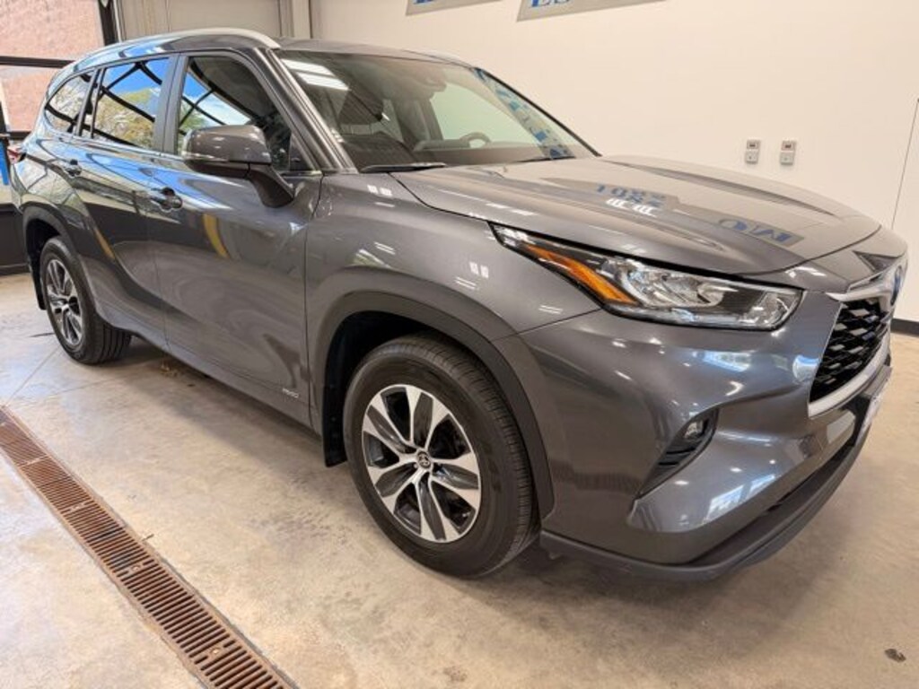Used 2024 Toyota Highlander Hybrid XLE SUV