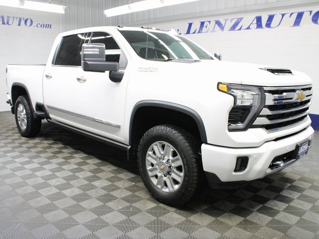 2024 Chevrolet Silverado 2500HD High Country photo 3