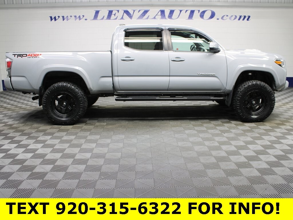 2021 Toyota Tacoma TRD Sport photo 2