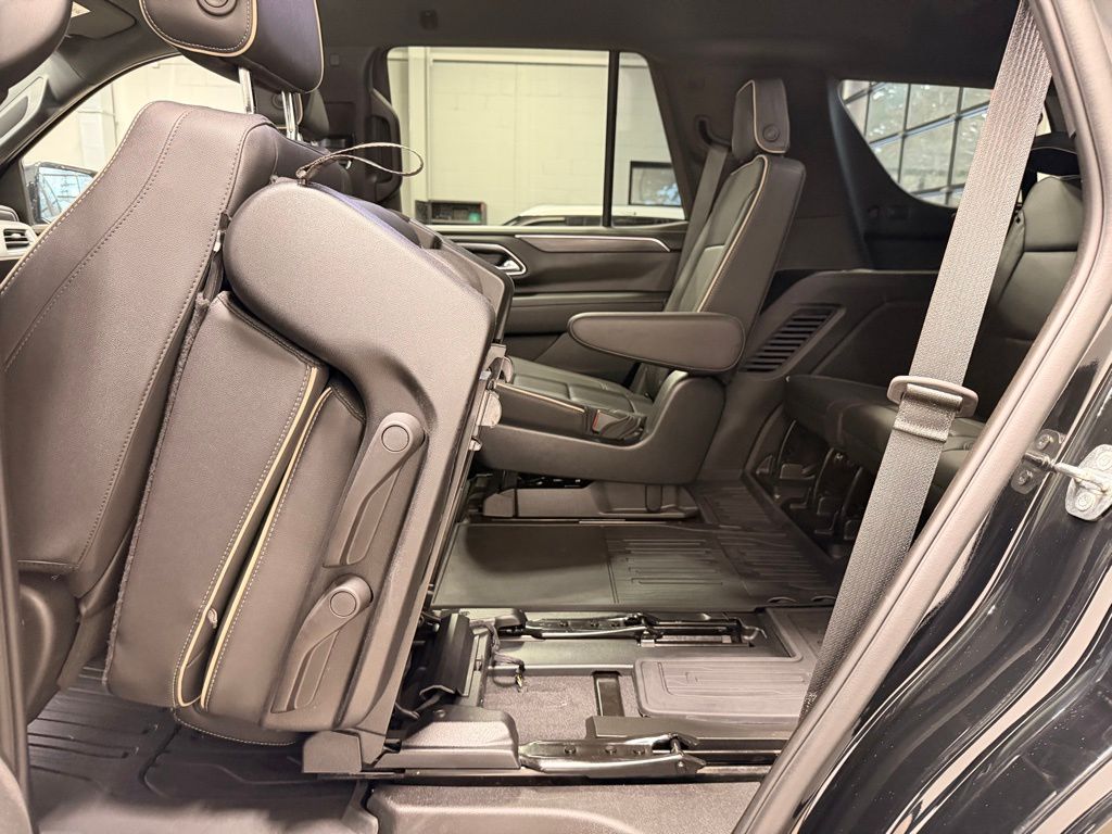 2023 GMC Yukon SLT - Photo 14
