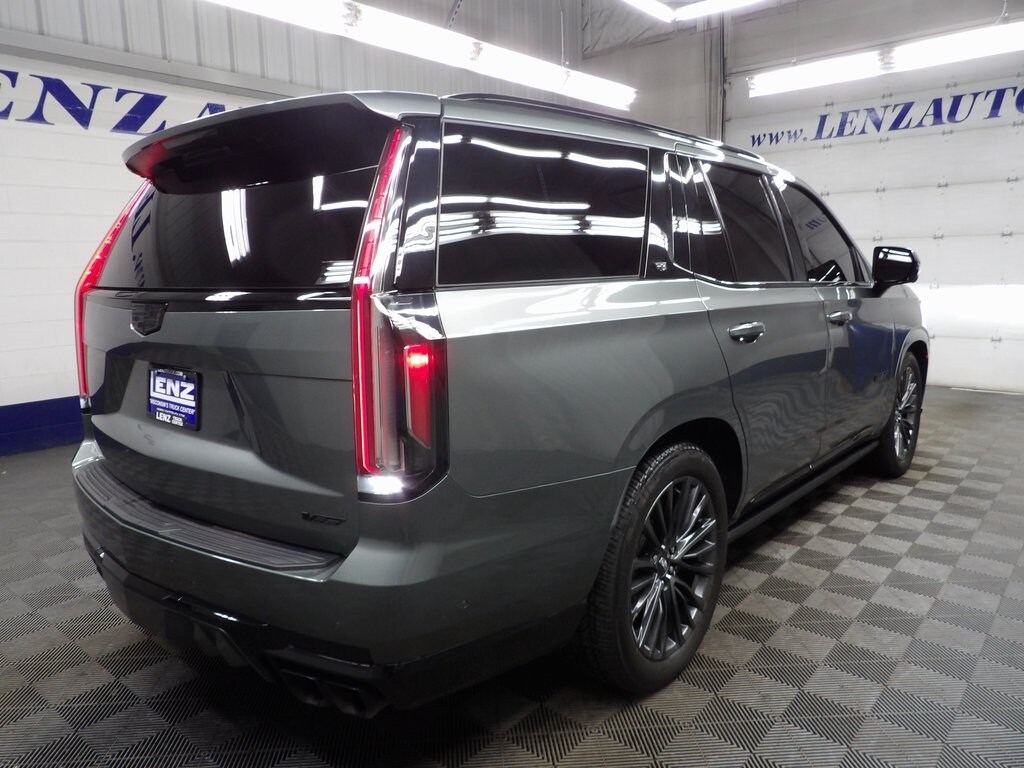 2023 Cadillac Escalade V-Series photo 2
