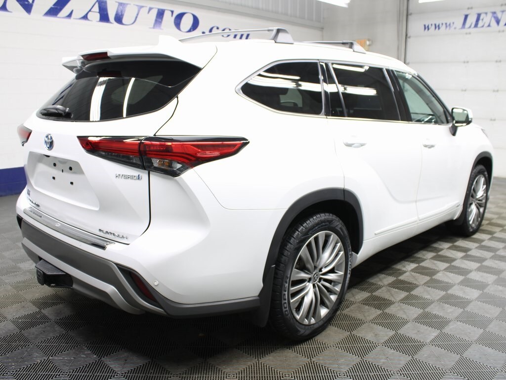 2022 Toyota Highlander Hybrid Platinum photo 2