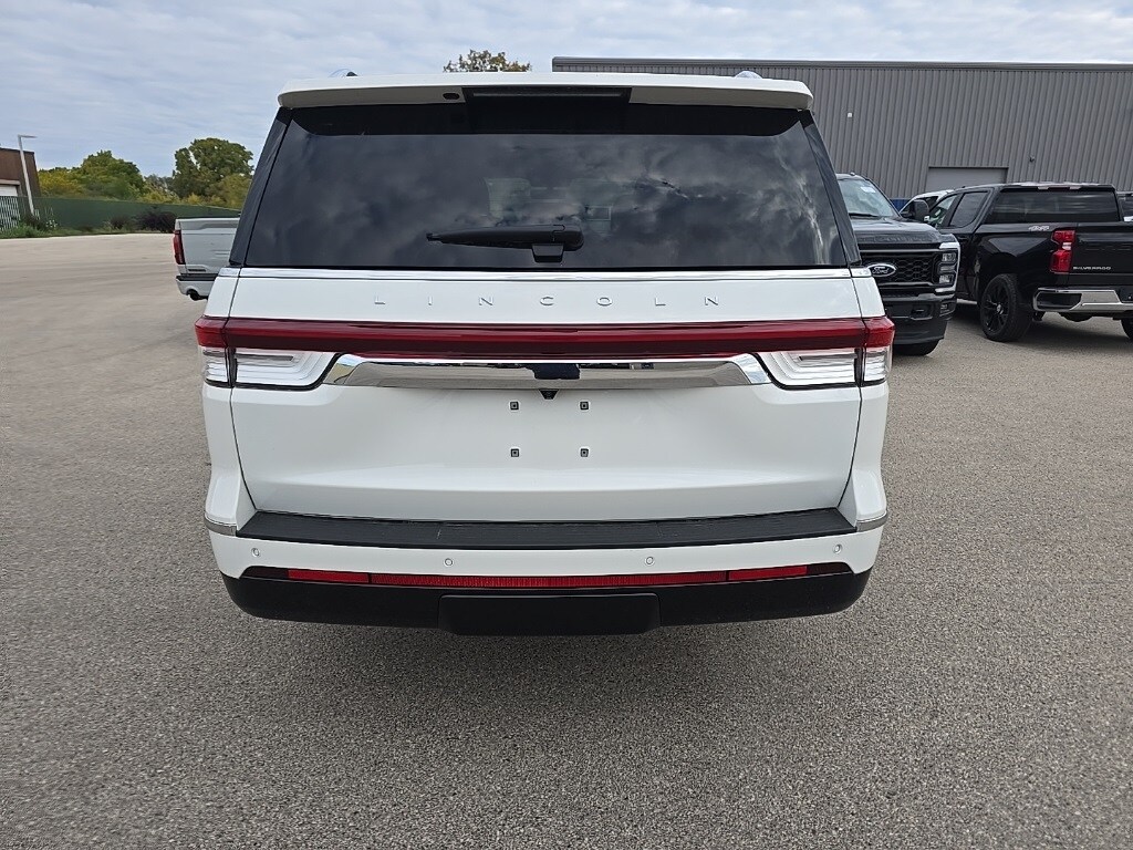 2024 Lincoln Navigator L Reserve photo 2