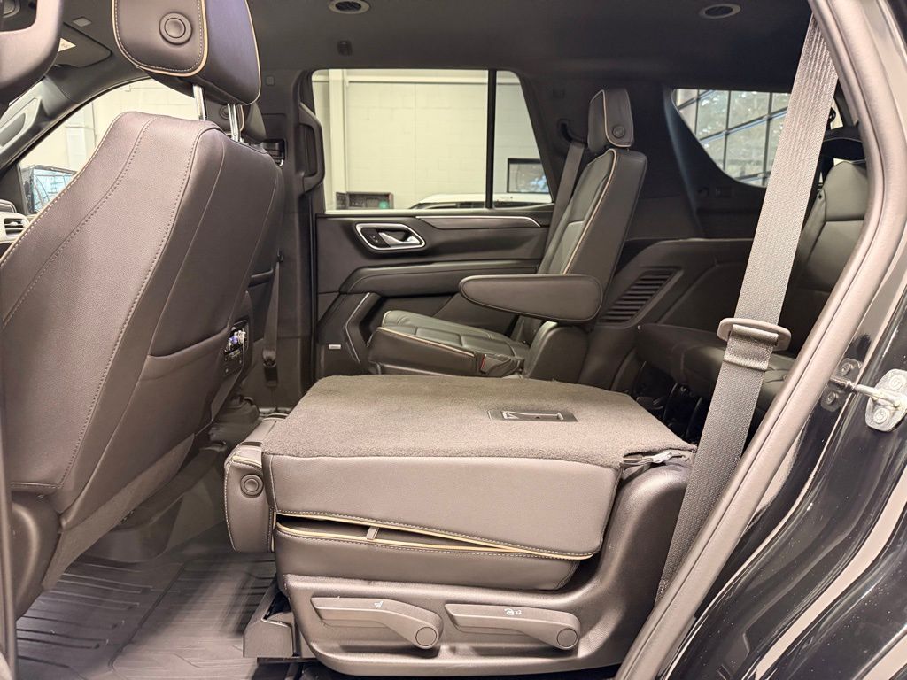2023 GMC Yukon SLT - Photo 13