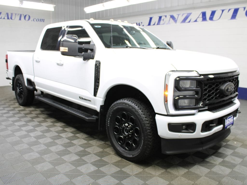 Used 2025 Ford F-250SD 4x4 Crew Cab Lariat Truck