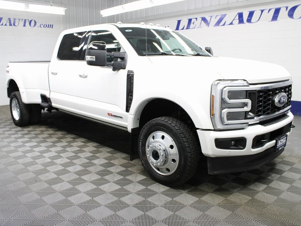 2025 Ford F-450 photo 3