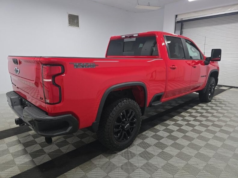2025 Chevrolet Silverado 2500HD LT photo 3