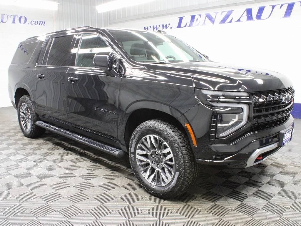 2025 Chevrolet Suburban Z71 photo 3