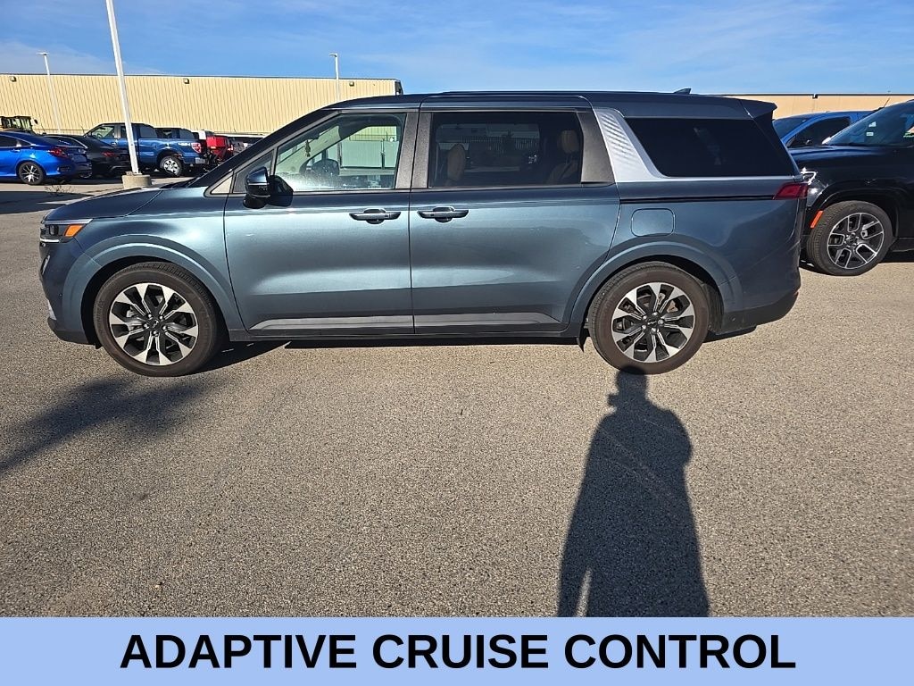 Used 2023 Kia Carnival EX FWD Minivan/Van