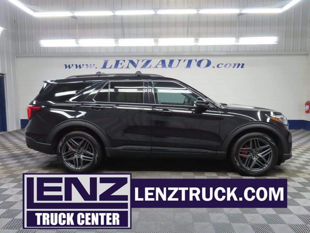 2025 Ford Explorer ST's photo