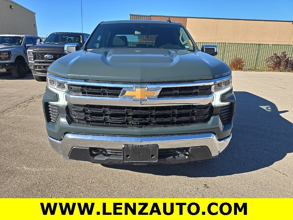 2025 Chevrolet Silverado LT photo 2