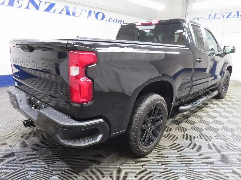 2024 Chevrolet Silverado 1500 RST photo 4