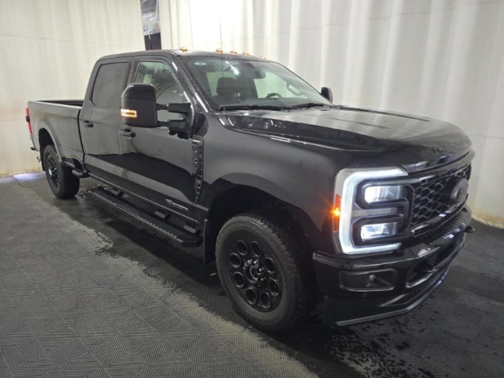 Used 2025 Ford F-350SD Lariat Truck