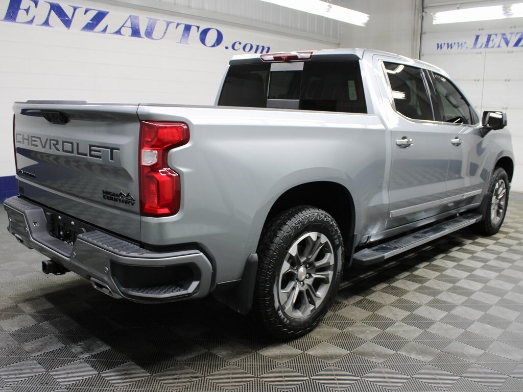 2024 Chevrolet Silverado 1500 High Country photo 2