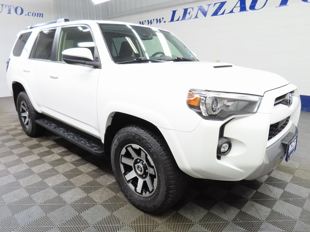 2024 Toyota 4Runner TRD Off-Road 4WD photo 2