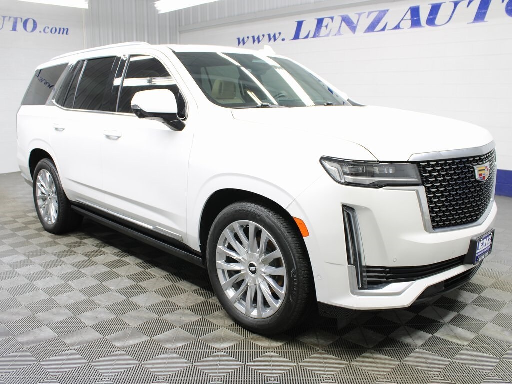 2024 Cadillac Escalade Premium Luxury photo 3