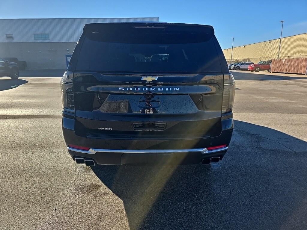 2025 Chevrolet Suburban High Country photo 4