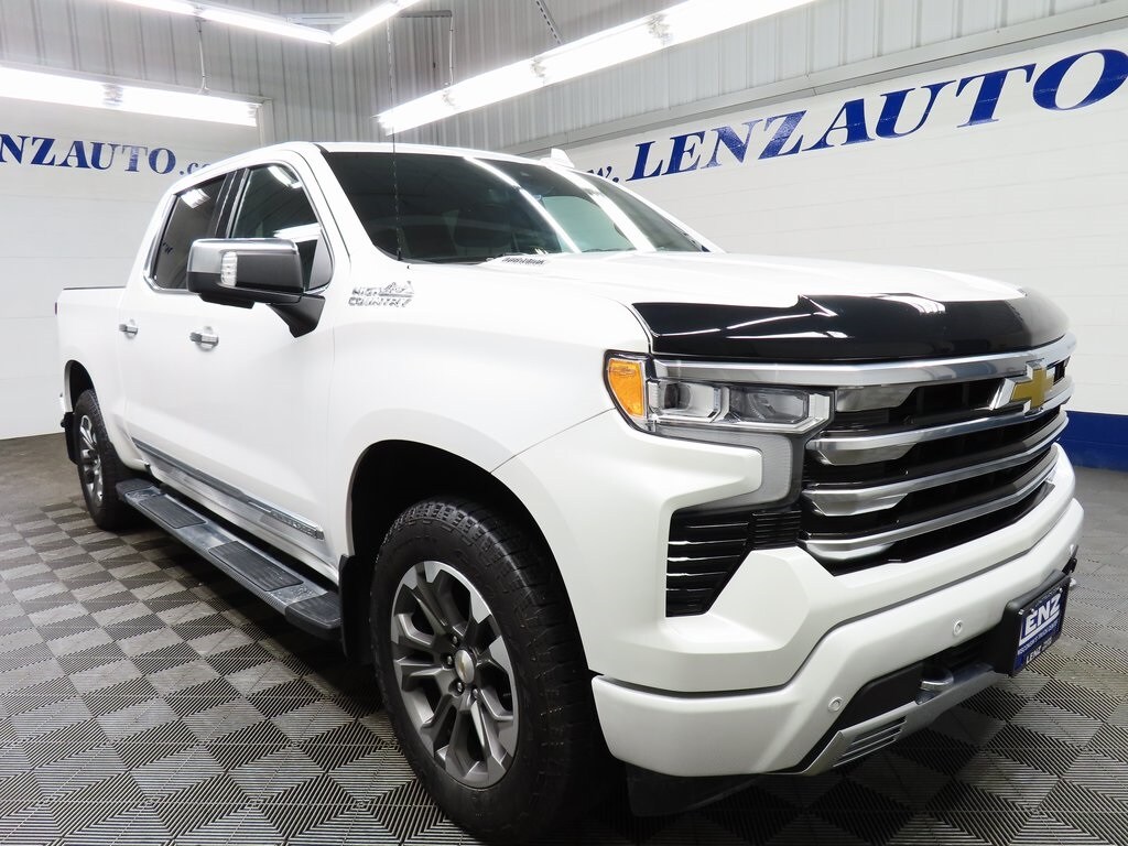2025 Chevrolet Silverado 1500 High Country photo 3