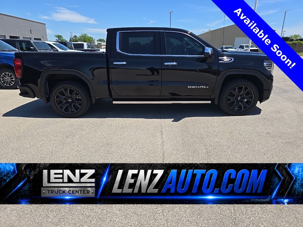 2022 GMC Sierra 4WD Crew Cab Short Box Denali's photo