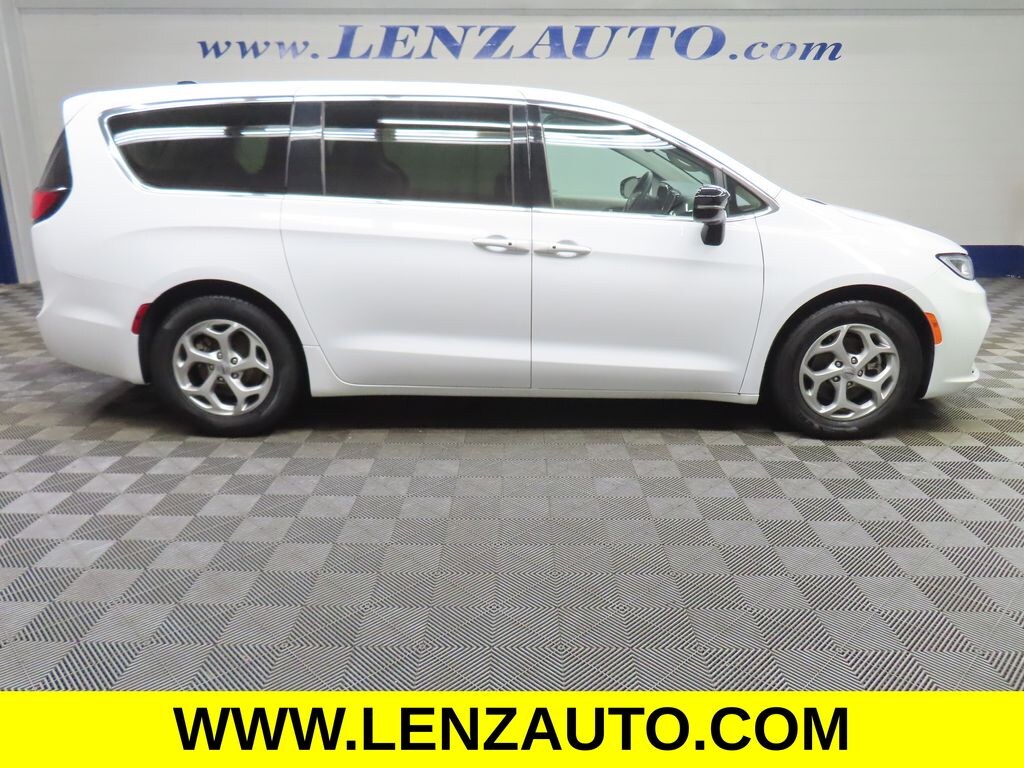 Used 2024 Chrysler Pacifica Limited FWD Minivan/Van