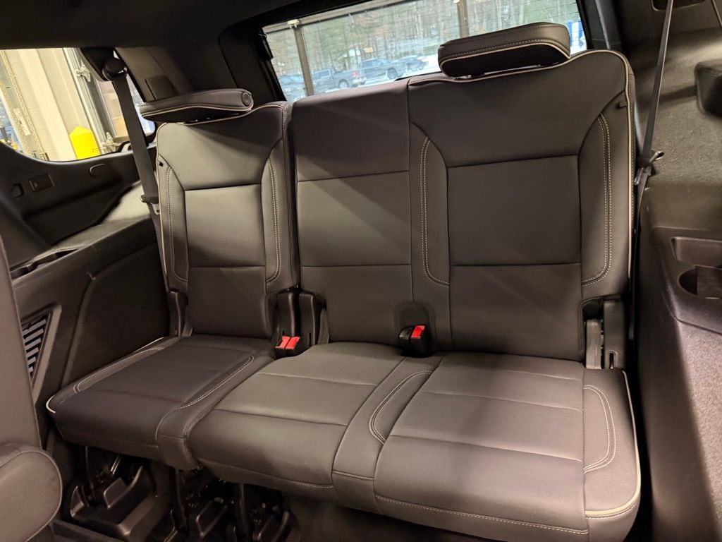 2023 GMC Yukon SLT - Photo 11