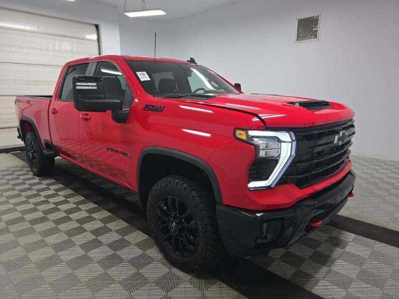 2025 Chevrolet Silverado 2500HD LT photo 2