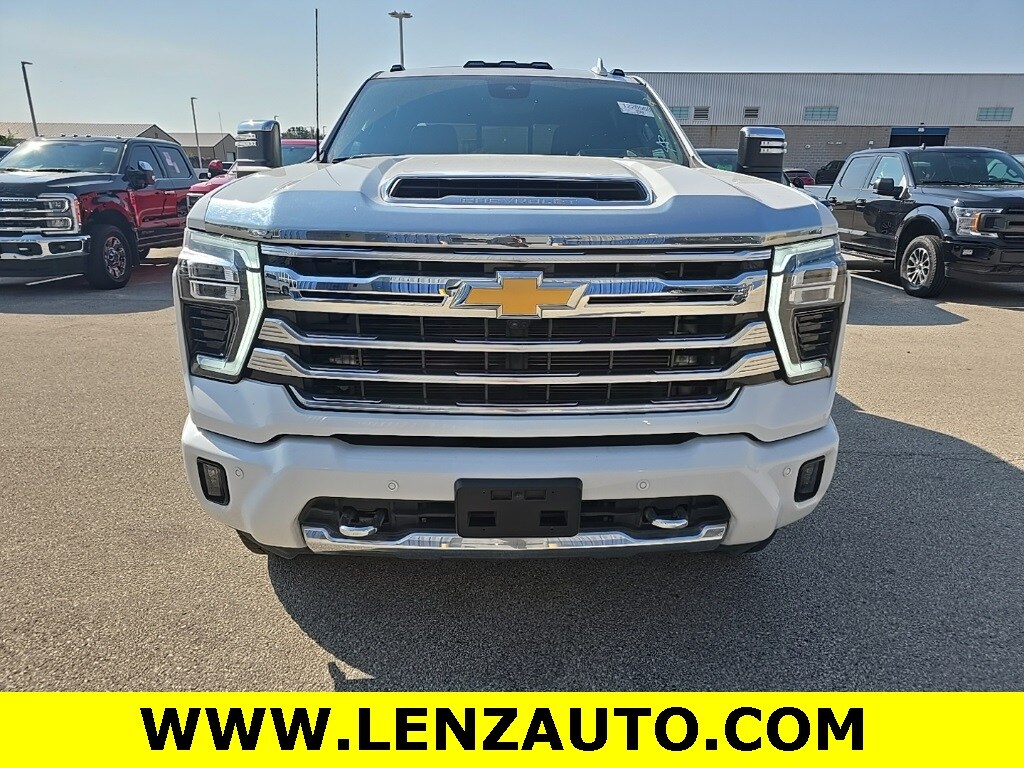 2024 Chevrolet Silverado 2500HD High Country photo 2