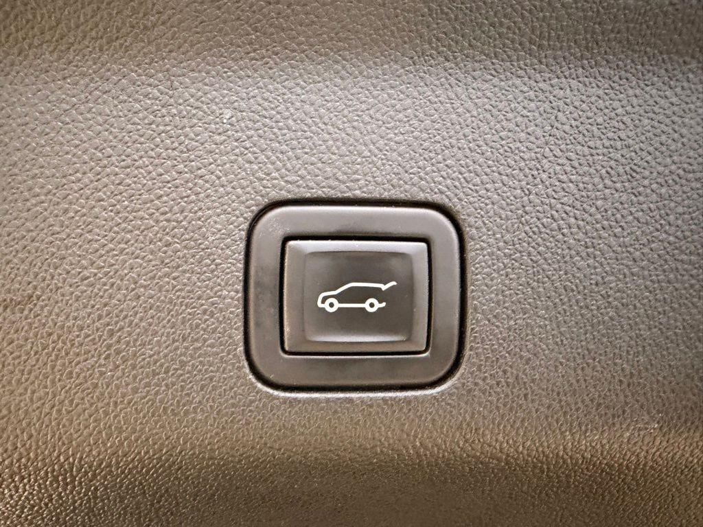 2023 GMC Yukon SLT - Photo 9