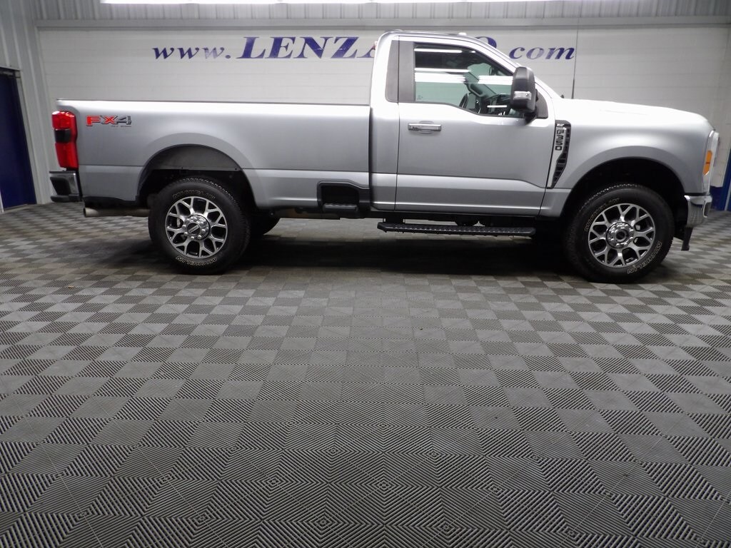 2023 Ford F-350 photo 2