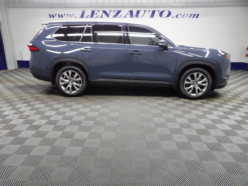 2024 Toyota Grand Highlander XLE AWD photo 2