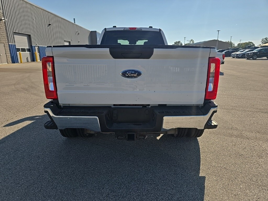 2023 Ford F-450 photo 4