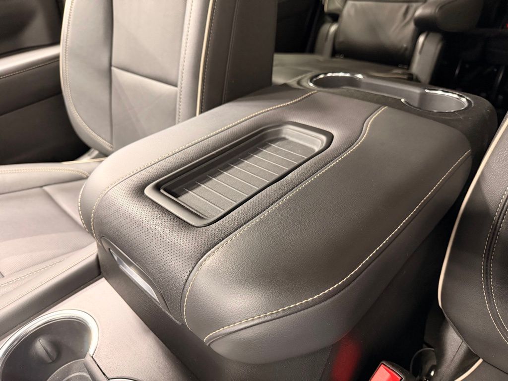 2023 GMC Yukon SLT - Photo 42