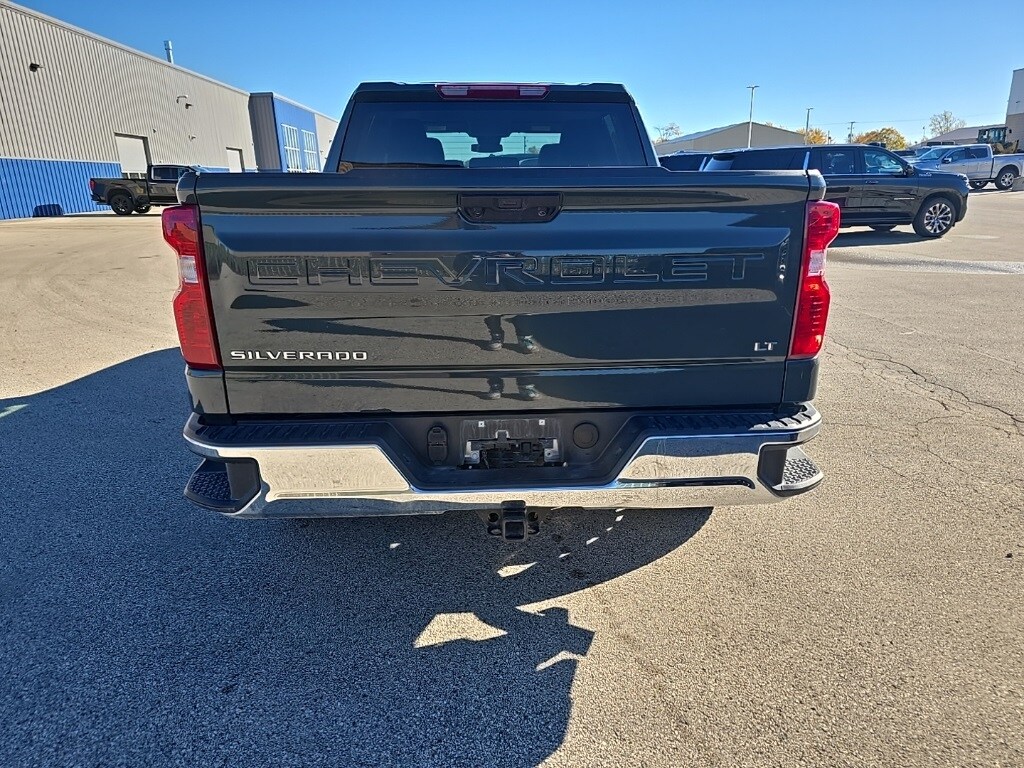2025 Chevrolet Silverado LT photo 4