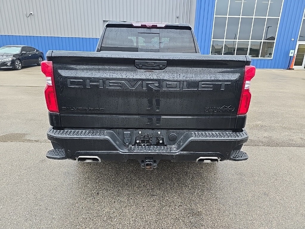 2024 Chevrolet Silverado 1500 High Country photo 3