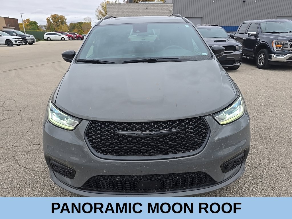 Used 2025 Chrysler Pacifica Limited FWD Minivan/Van