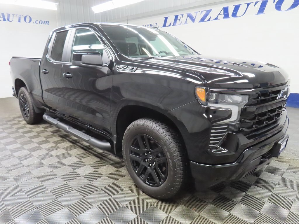 2024 Chevrolet Silverado 1500 RST photo 3