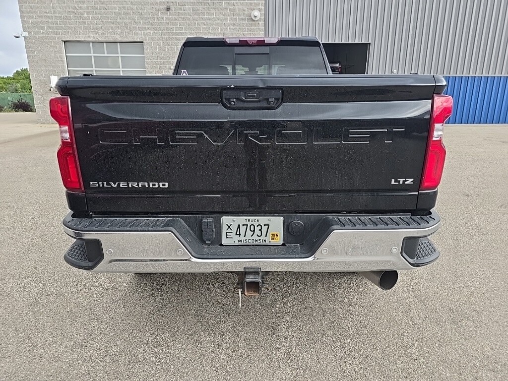 2023 Chevrolet Silverado 3500HD LTZ photo 3