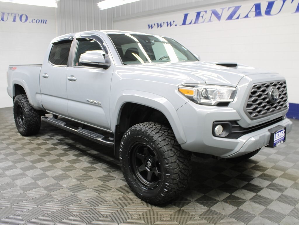 2021 Toyota Tacoma TRD Sport photo 3