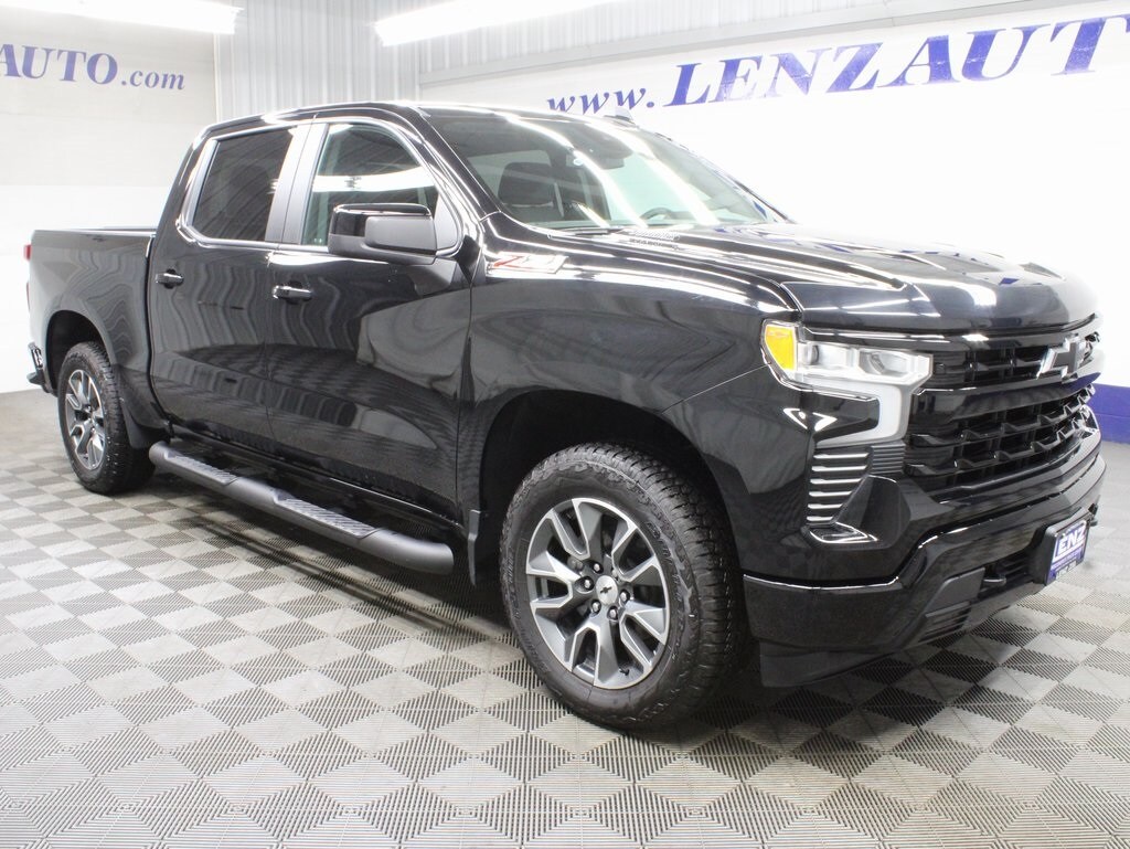 2025 Chevrolet Silverado 1500 RST photo 3