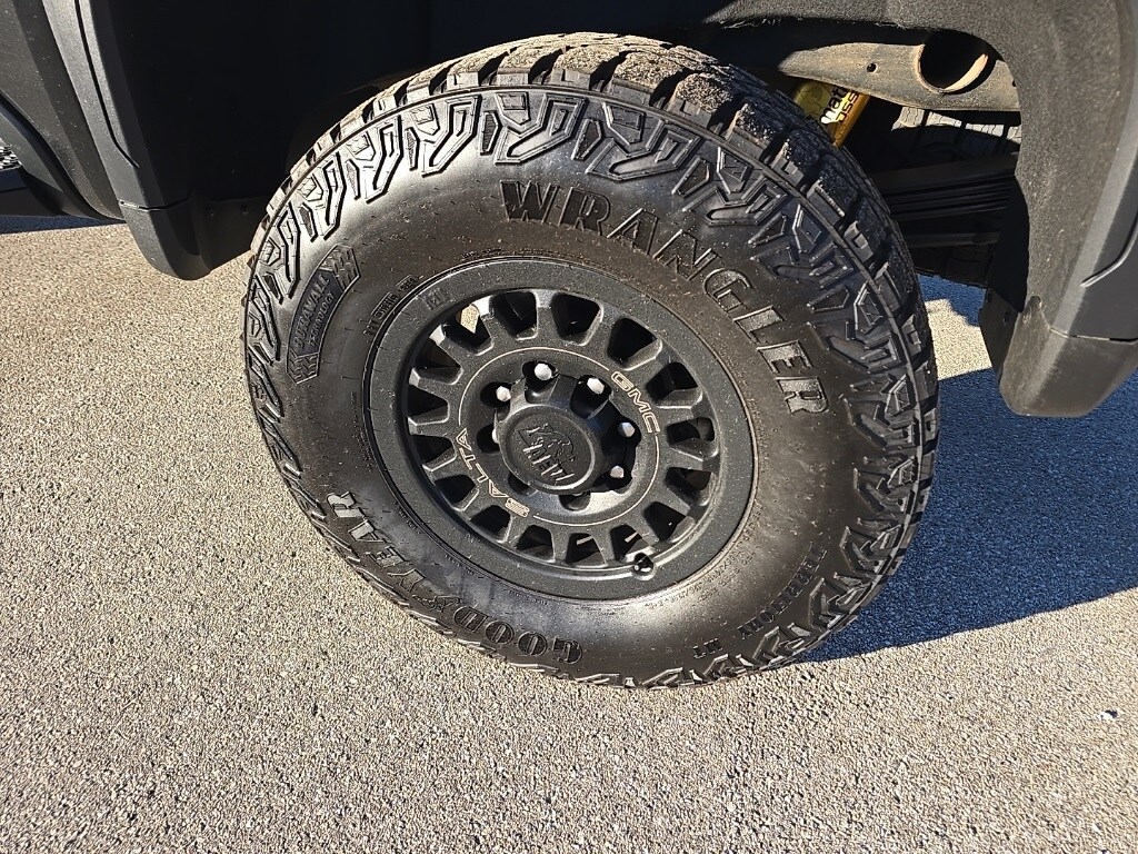 2025 Gmc Sierra HD AT4X photo 4