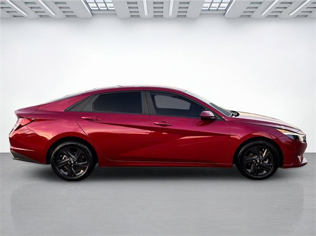 2023 Hyundai Elantra SEL photo 4