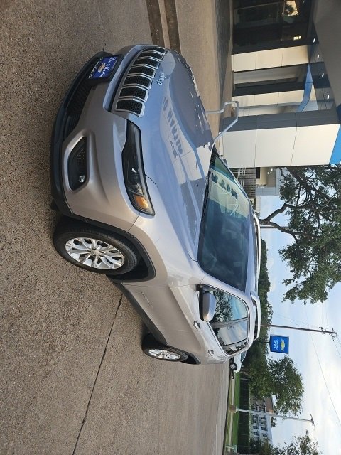Used 2019 Jeep Cherokee Latitude with VIN 1C4PJLCBXKD144080 for sale in Lake Jackson, TX