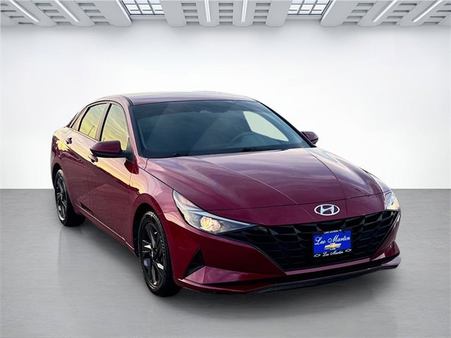 2023 Hyundai Elantra SEL photo 3